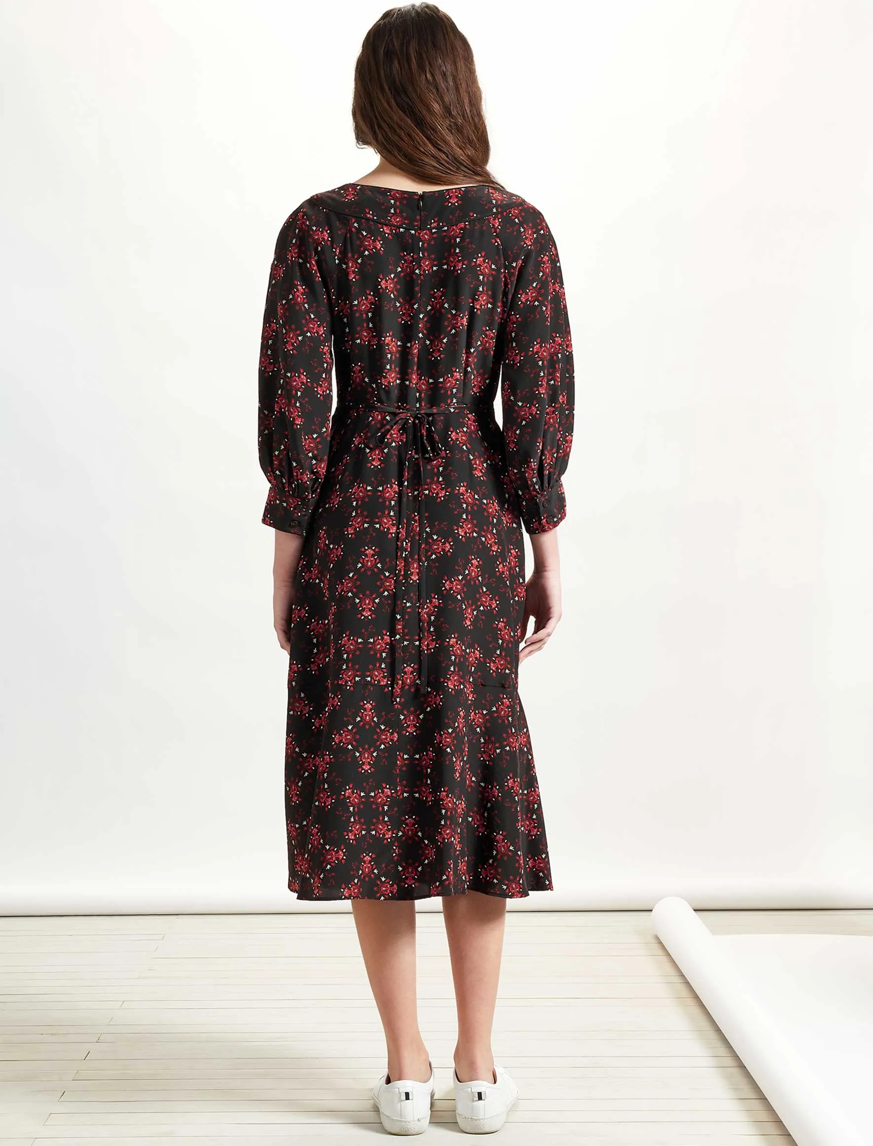 Darcie Long Sleeved Round Neck Midi Dress - Black/Crimson Floral